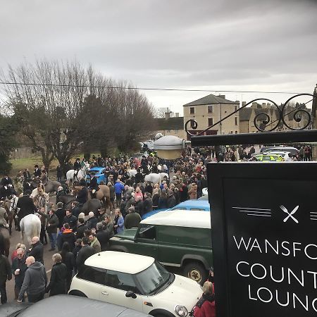 Wansford Country Lounge B&B ภายนอก รูปภาพ