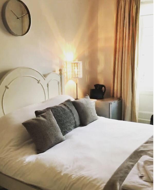 Wansford Country Lounge B&B ภายนอก รูปภาพ