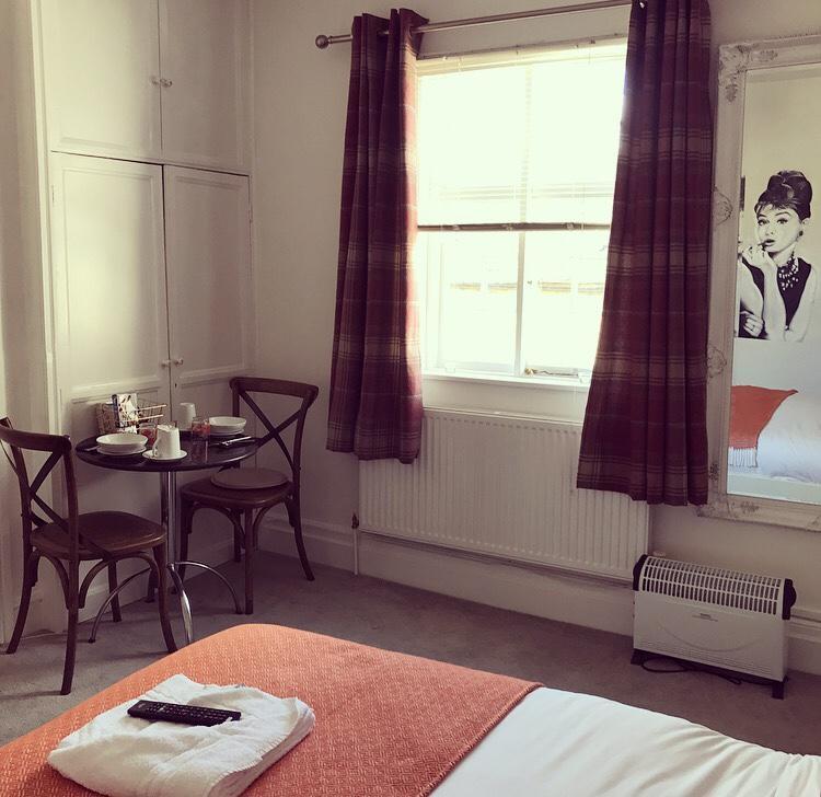 Wansford Country Lounge B&B ภายนอก รูปภาพ