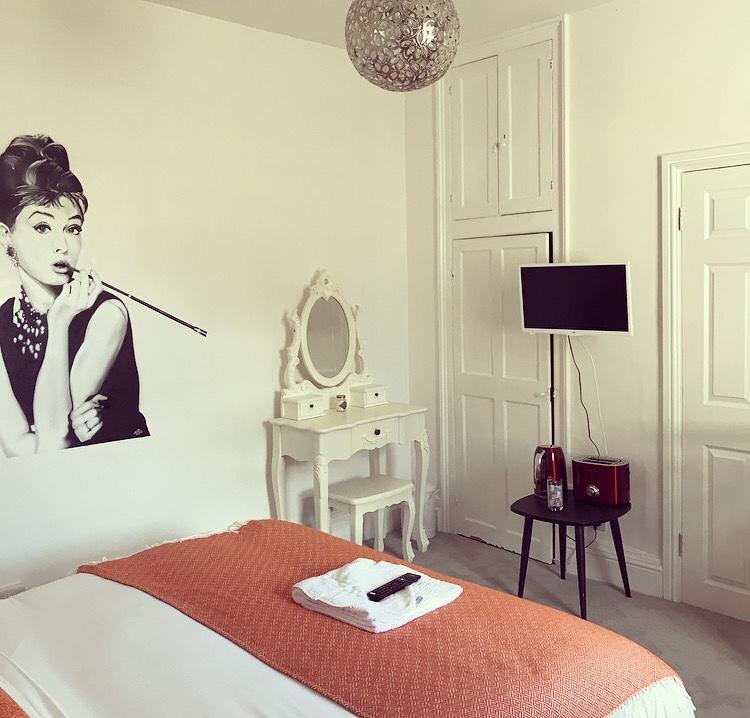 Wansford Country Lounge B&B ภายนอก รูปภาพ