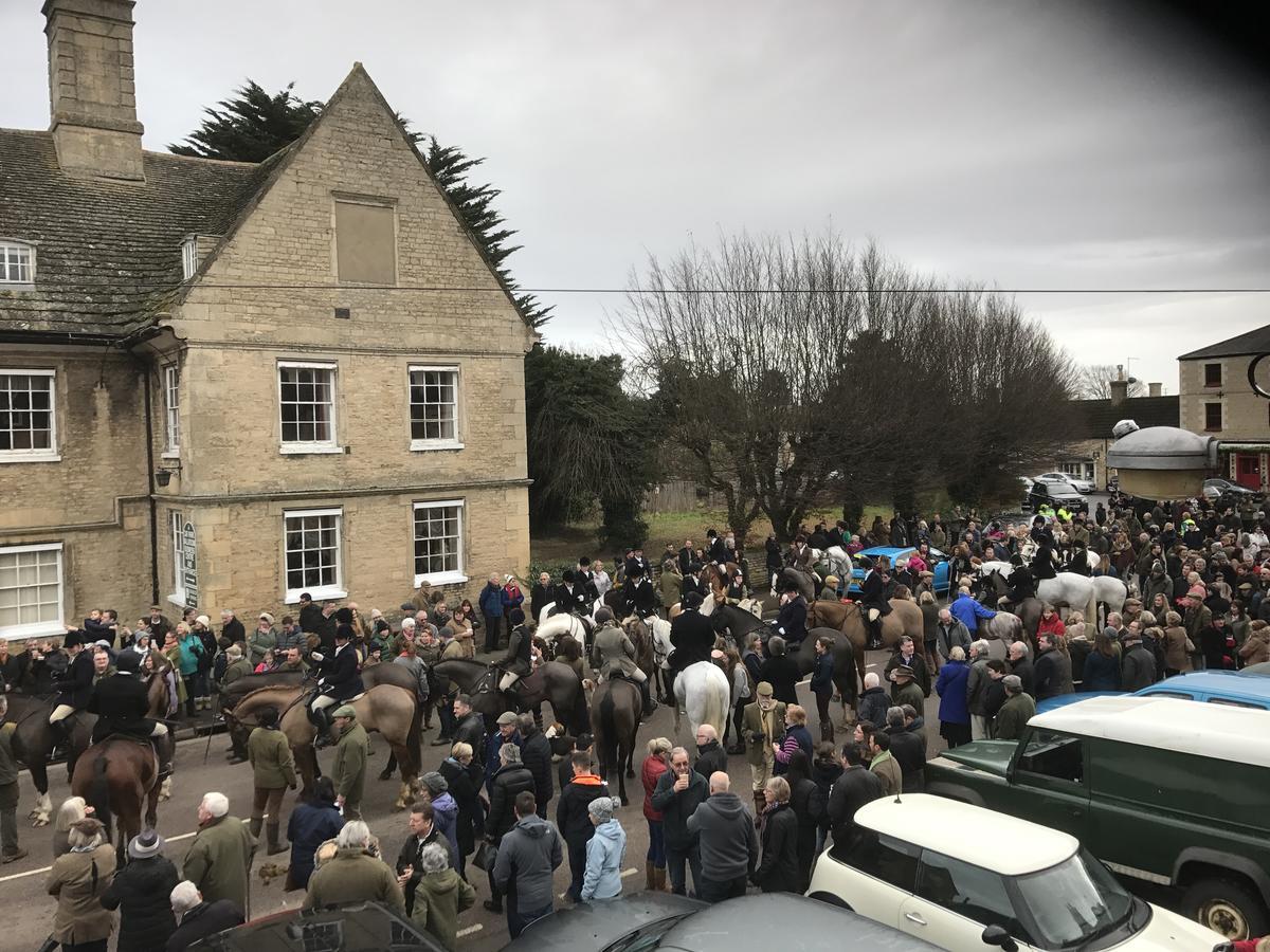 Wansford Country Lounge B&B ภายนอก รูปภาพ